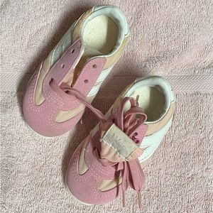 VINTAGE Wee Sports Size 2 Tennis Shoe